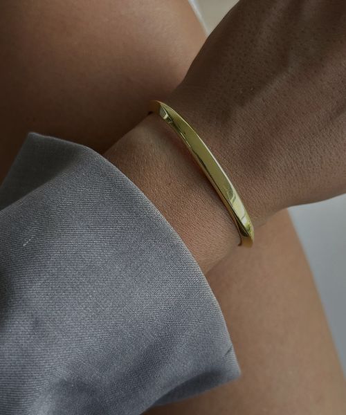 Tykt bangle armbånd i guld til kvinder
