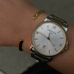 Amber bangle armbånd i guld til kvinder sammen med ur