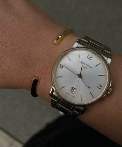 Amber bangle armbånd i guld til kvinder sammen med ur