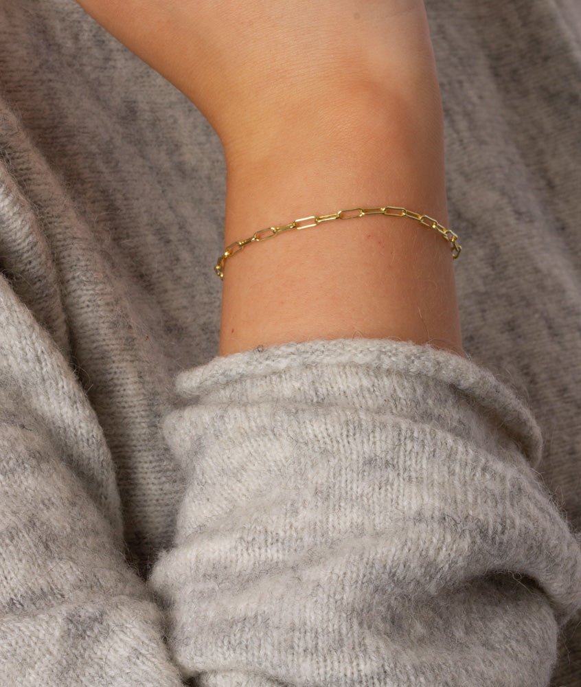 Klassisk armbånd i guld til kvinder