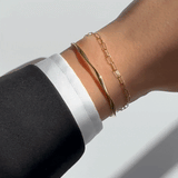 With A Twist & Anchored Armbånd