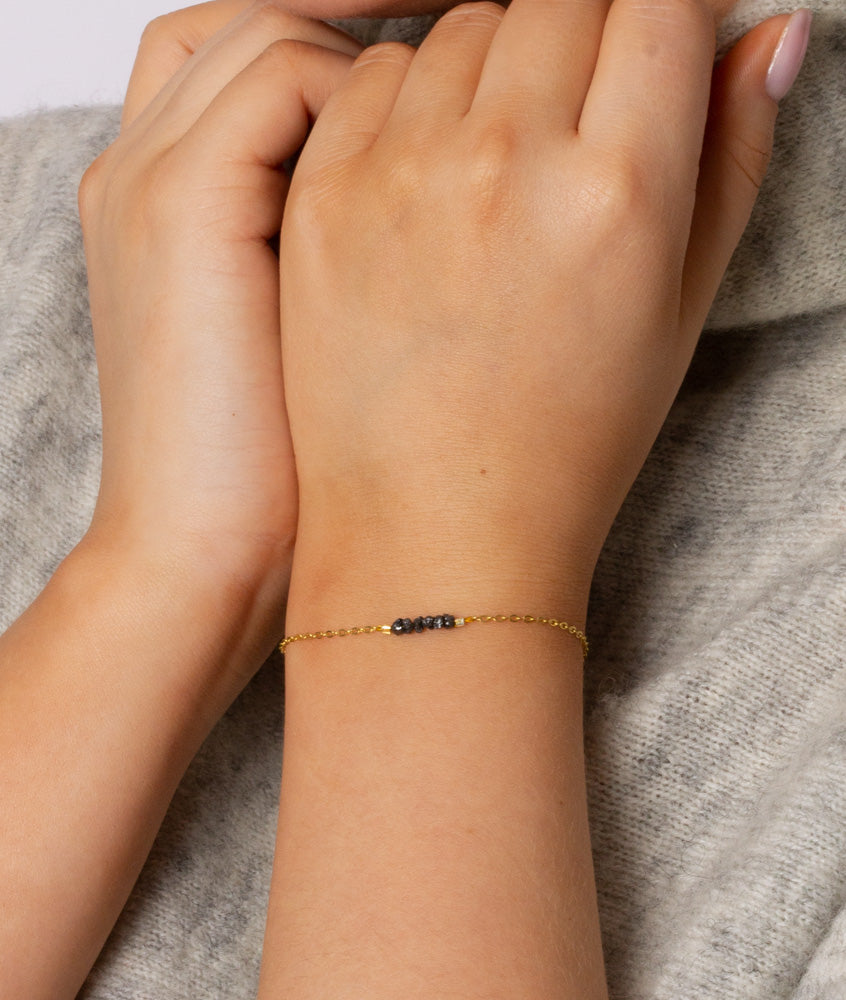 True Black armbånd med sorte rådiamanter i guld