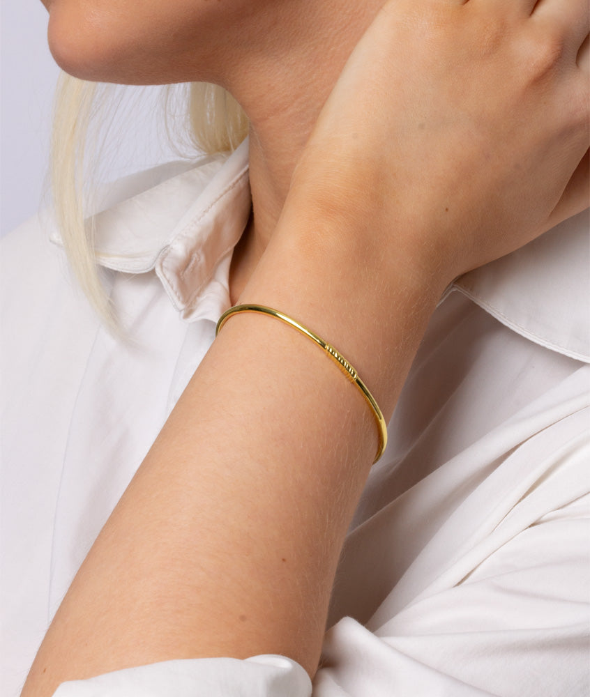 Flot bangle armbånd til kvinder i guld