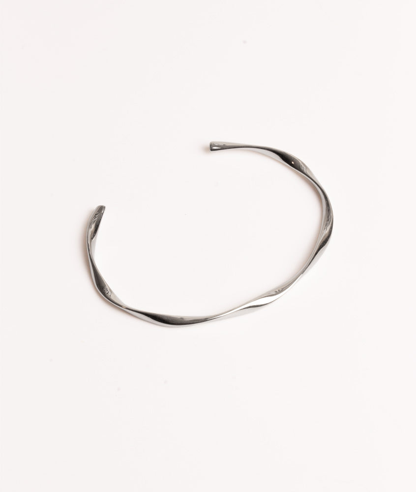With a twist bangle armbånd i sølv til kvinder